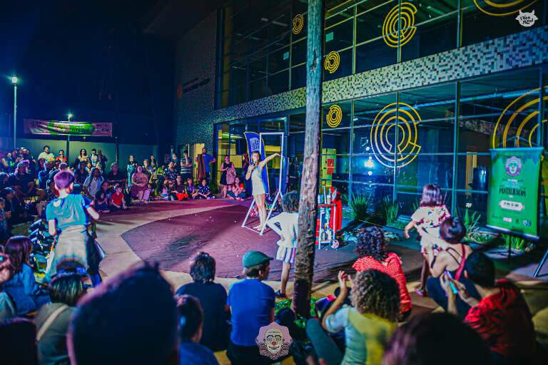 Quer ser palhaço de verdade? Oficinas ensinam o caminho do riso