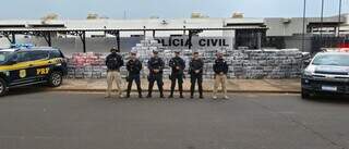 Dupla &eacute; presa com 6 toneladas de maconha que sa&iacute;ram de barrac&atilde;o na Moreninha