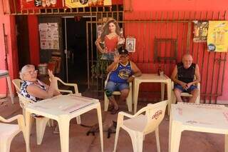 Bar &eacute; do Paraguai, mas quem manda &eacute; Dona Ad&eacute;lia no Vivendas do Parque