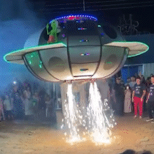 Papai Noel abandona o tren&oacute; e aterrissa de disco voador no Natal de MS