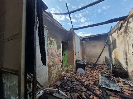 Homem embriagado incendeia casa ap&oacute;s discuss&atilde;o com companheira