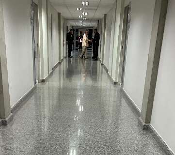 Pol&iacute;cia no corredor basta para deixar Assembleia em alerta