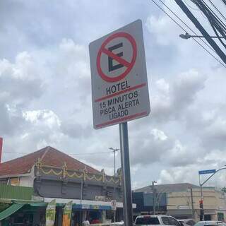 Jovem &eacute; espancado por dono de hotel ap&oacute;s briga por vaga de estacionamento