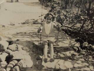 Av&oacute; de Sueli transformava at&eacute; rama de chuchu em aventura para neta