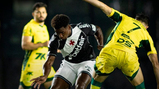 Mirassol aproveita falhas defensivas e vence Vasco em jogo decisivo