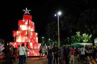 Papai Noel desce de rapel e abre Natal Encantado na Pra&ccedil;a Ant&ocirc;nio Jo&atilde;o