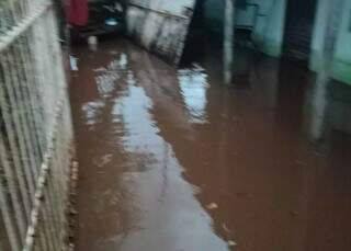 Sob novo alerta de tempestade, Caarap&oacute; avalia decreto de emerg&ecirc;ncia