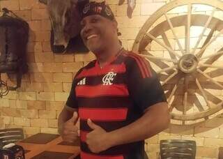 Flamenguista roxo, gar&ccedil;om Eules morreu e deixou clientes arrasados