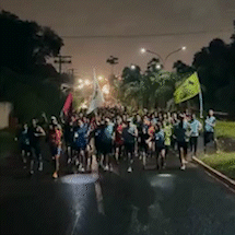 Nem chuva afasta grupo que ocupa o Centro em corrida noturna