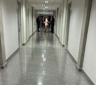 Pol&iacute;cia no corredor basta para deixar Assembleia em alerta