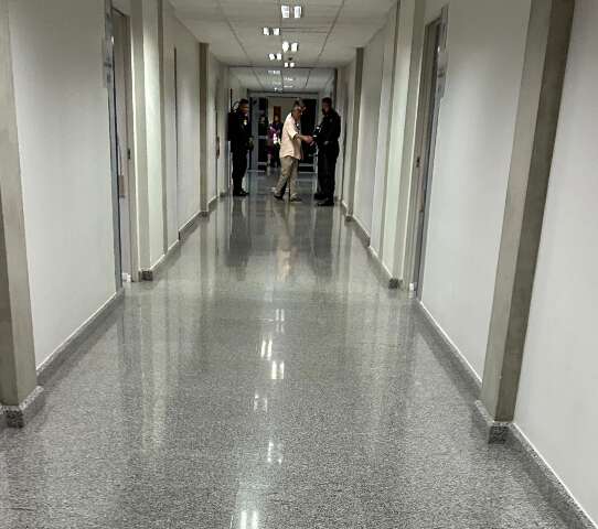 Pol&iacute;cia no corredor basta para deixar Assembleia em alerta