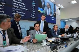 Vereadores aprovam reajuste salarial escalonado para profissionais de sa&uacute;de