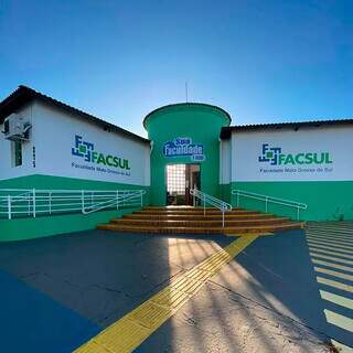 Estudantes da Facsul s&atilde;o surpreendidos com encerramento de cursos