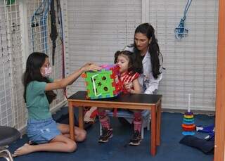 M&atilde;e ouviu que o lugar da filha com defici&ecirc;ncia &ldquo;&eacute; dentro de casa&rdquo;