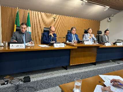 Oito dias ap&oacute;s opera&ccedil;&atilde;o do Gaeco, Neno Razuk aparece em reuni&atilde;o da CCJR