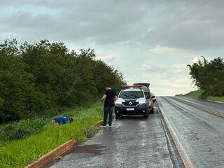 Mulher &eacute; encontrada morta com tiro na cabe&ccedil;a &agrave;s margens da BR-262 na Capital
