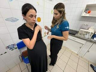 Gestantes correm para postos de sa&uacute;de no 1&ordm; dia de vacina&ccedil;&atilde;o contra bronquiolite