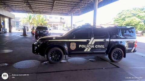 Dupla em moto intercepta e mata homem com 5 tiros em frente a posto de gasolina