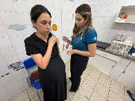 Gestantes correm para postos de saúde no 1º dia de vacinação contra bronquiolite