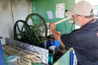 Sem medo, Ane largou tudo para ver marido ser o &quot;Gordinho da garapa&quot;