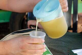 Sem medo, Ane largou tudo para ver marido ser o &quot;Gordinho da garapa&quot;