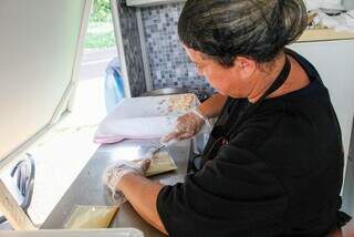 Sem medo, Ane largou tudo para ver marido ser o &quot;Gordinho da garapa&quot;