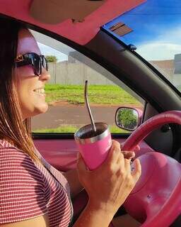 Apaixonada por rosa, Ana realizou sonho de ter o Ford Ka da Barbie Apaixonada por rosa, Ana realizou sonho de ter o Ford Ka da Barbie