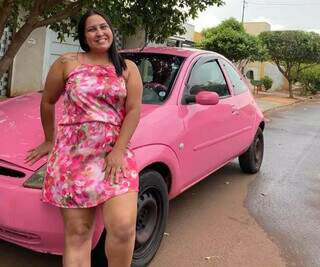 Apaixonada por rosa, Ana realizou sonho de ter o Ford Ka da Barbie Apaixonada por rosa, Ana realizou sonho de ter o Ford Ka da Barbie