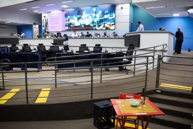 Empres&aacute;rios da vida noturna pedem desburocratiza&ccedil;&atilde;o de alvar&aacute;s ambientais