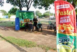 Sem medo, Ane largou tudo para ver marido ser o &quot;Gordinho da garapa&quot;