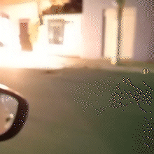 Carro &eacute; destru&iacute;do por inc&ecirc;ndio na Avenida Bandeirantes