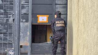 PF interdita loja na Afonso Pena e faz batida em galp&atilde;o na Vila Nha Nh&aacute; 