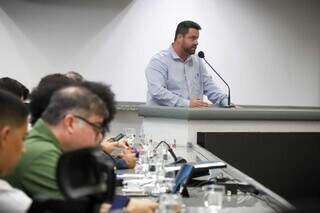 Demora no alvar&aacute; causa fechamento precoce, dizem empres&aacute;rios da noite na Capital