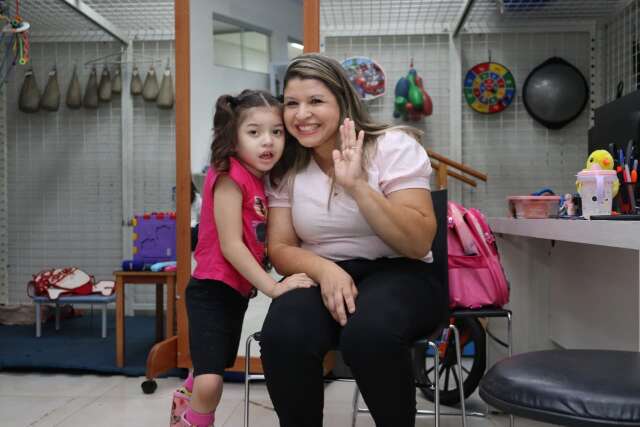 M&atilde;e ouviu que o lugar da filha com defici&ecirc;ncia &ldquo;&eacute; dentro de casa&rdquo;