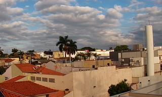 Dia deve ser quente e com risco de chuvas isoladas em MS Dia deve ser quente e com risco de chuvas isoladas em MS