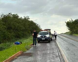 Dois s&atilde;o presos suspeitos de matar mulher encontrada em BR com tiro na cabe&ccedil;a