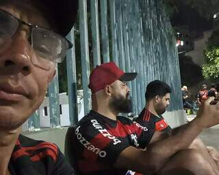 Flamenguistas caem em golpe do ingresso falso e s&atilde;o barrados em est&aacute;dio