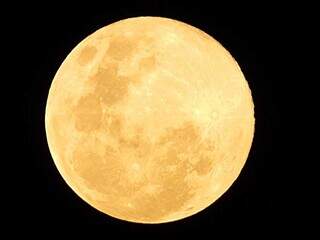 Superlua ilumina c&eacute;u de MS com brilho 30% mais intenso que o normal