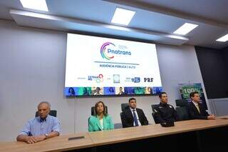 Sem apresentar dados, autoridades discutem redu&ccedil;&atilde;o de viol&ecirc;ncia no tr&acirc;nsito