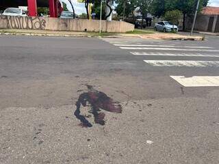 Acidente deixa motoqueiro e pedestre em estado grav&iacute;ssimo 