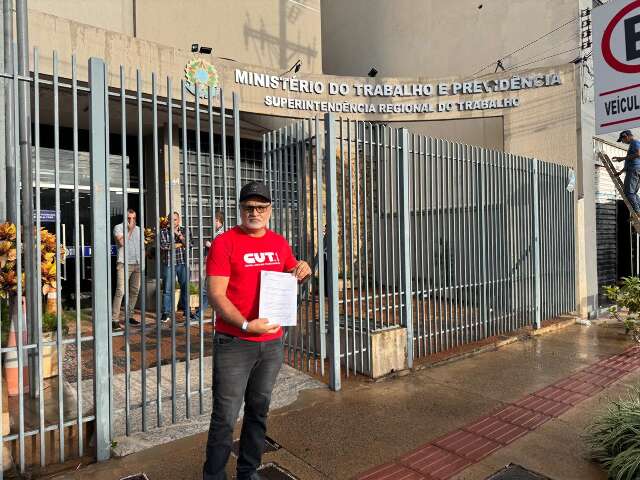 Frigor&iacute;fico &eacute; denunciado por atraso no 13&ordm; e descumprimento de acordo coletivo