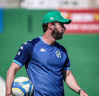Oper&aacute;rio anuncia ex-auxiliar do Guarani como t&eacute;cnico para a temporada 2026