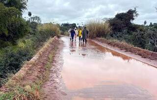 Grupo encarou 6 dias de caminhada e 172 km at&eacute; Nova Andradina