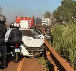 Acidente entre tr&ecirc;s ve&iacute;culos mata mulher e deixa dois feridos na BR-267