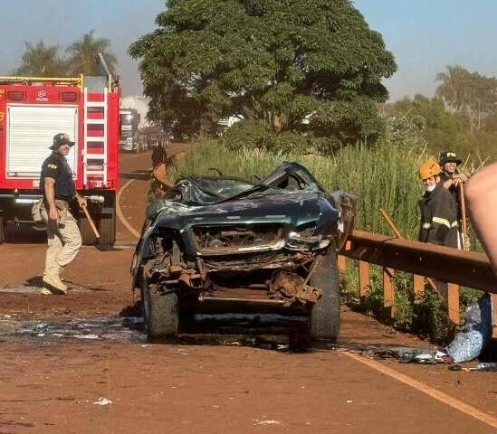 Acidente entre tr&ecirc;s ve&iacute;culos mata mulher e deixa dois feridos na BR-267