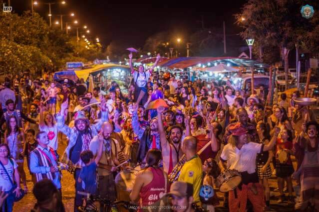 Orla Morena ter&aacute; passeata de palha&ccedil;os com poesia e m&uacute;sica 