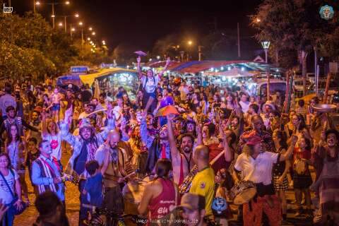 Orla Morena ter&aacute; passeata de palha&ccedil;os com poesia e m&uacute;sica 
