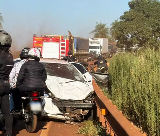 Acidente entre tr&ecirc;s ve&iacute;culos mata mulher e deixa dois feridos na BR-267