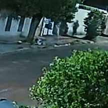 Armado com faca, homem invade casa e tenta estuprar professora