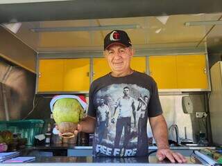 Calor aumenta demanda e &aacute;gua de coco vai de R$ 3,90 a R$ 29,50 em Campo Grande